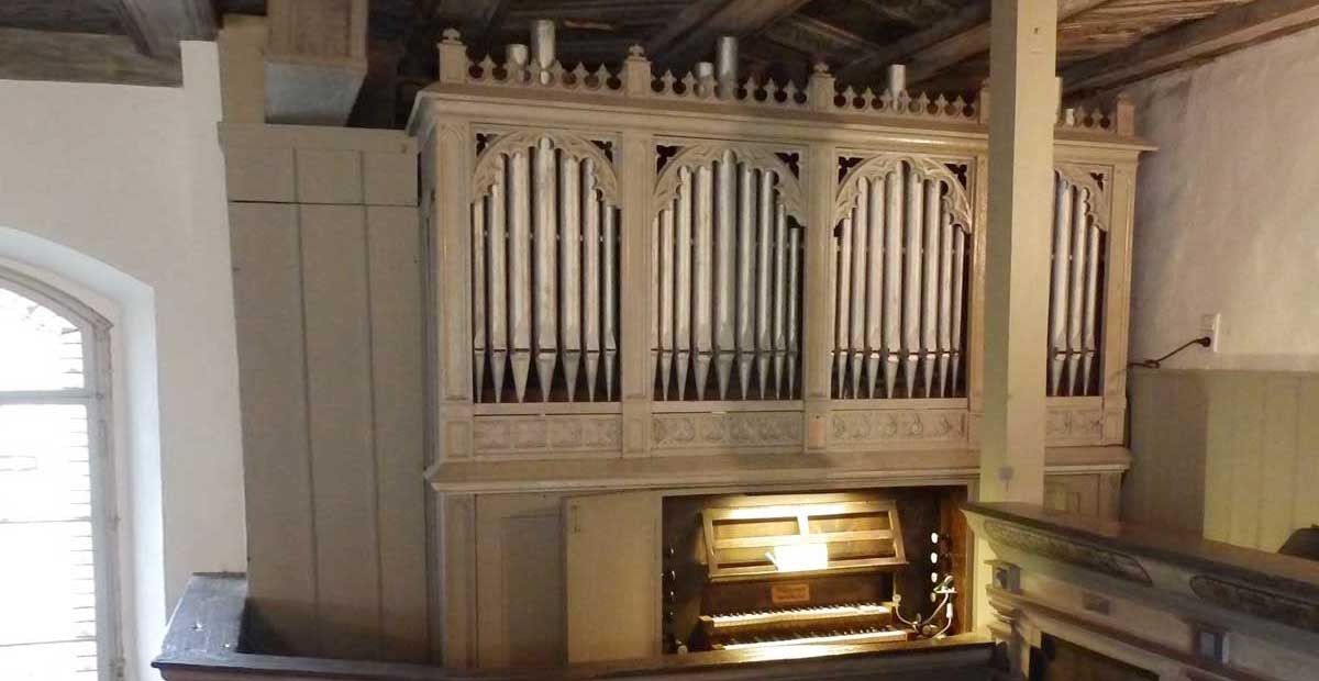 Heerwagen-Orgel (1872) in der Dorfkirche Langenaue